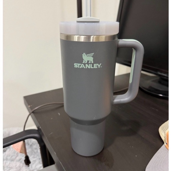 Stanley Gray Quencher Flowstate 40oz Tumbler - Picture 5 of 15